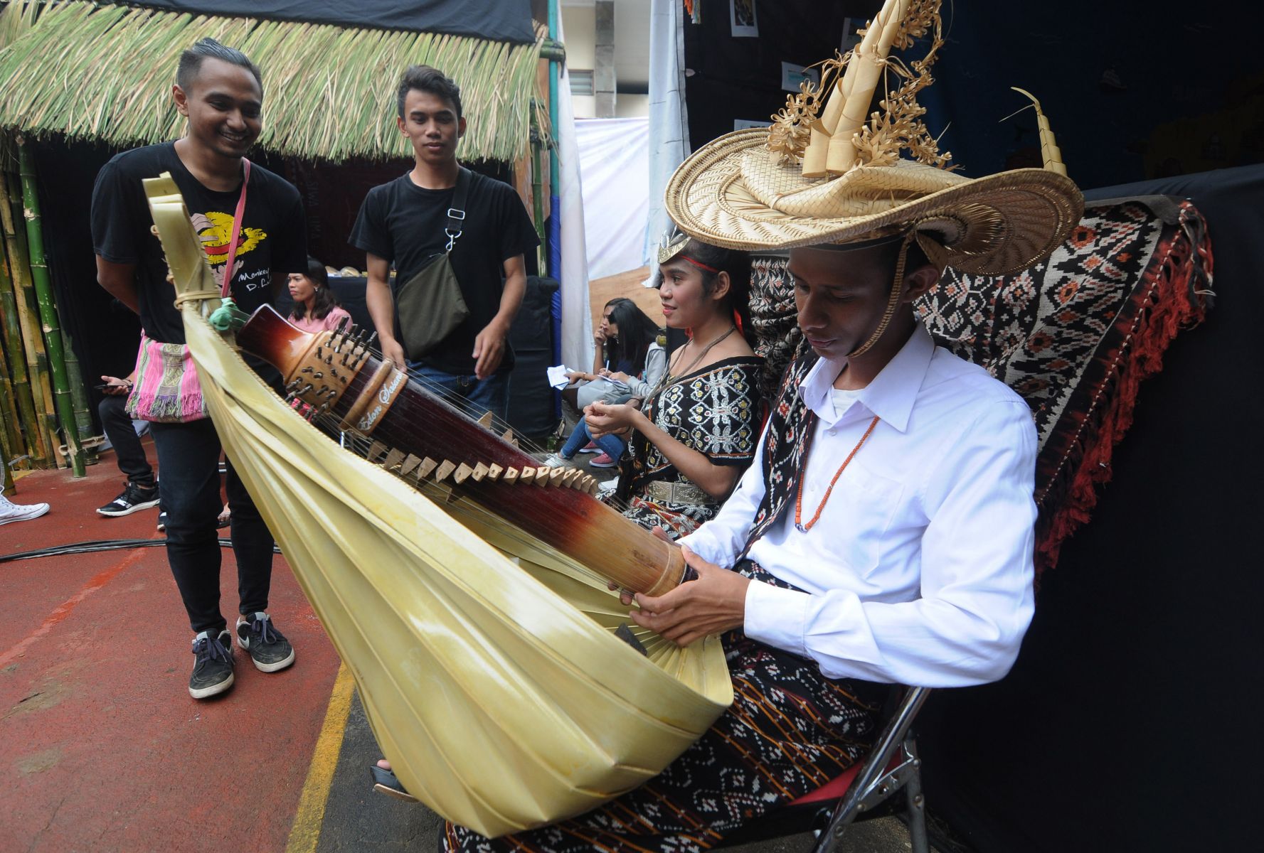 Alat musik tradisional Indonesia Sasando