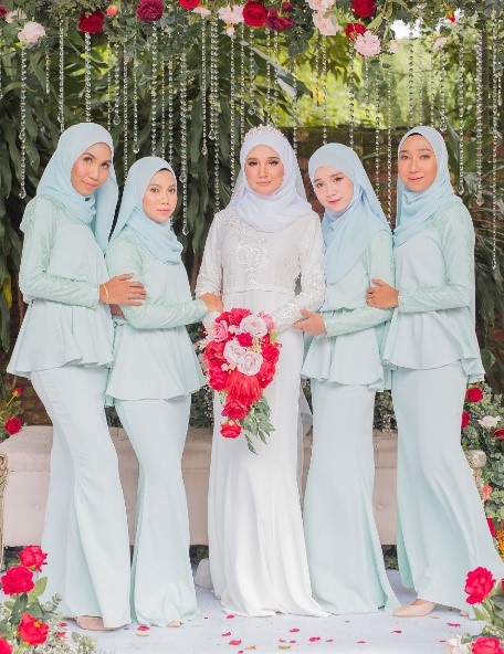 Baju bridesmaid hijab model peplum