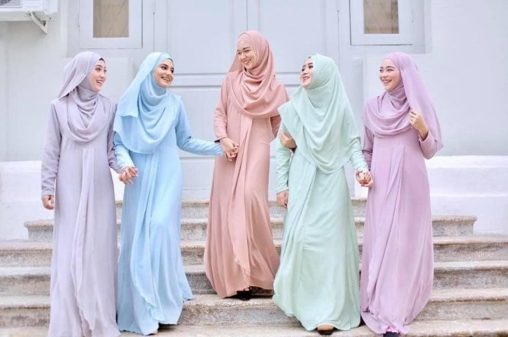 Baju bridesmaid hijab warna pastel