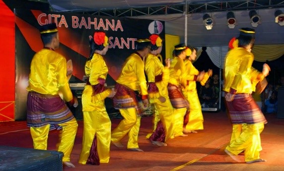 Tari Dana-Dana adalah tarian khas daerah Gorontalo