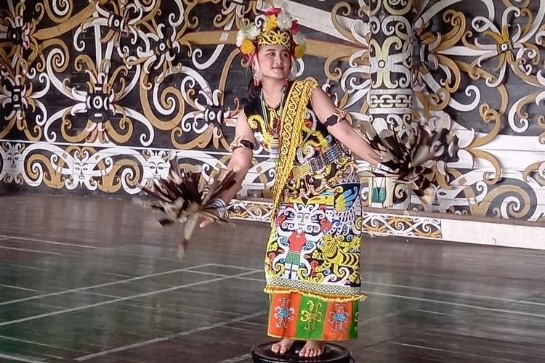 Tari Gong adalah tarian yang berasal dari daerah Provinsi Kalimantan Timur