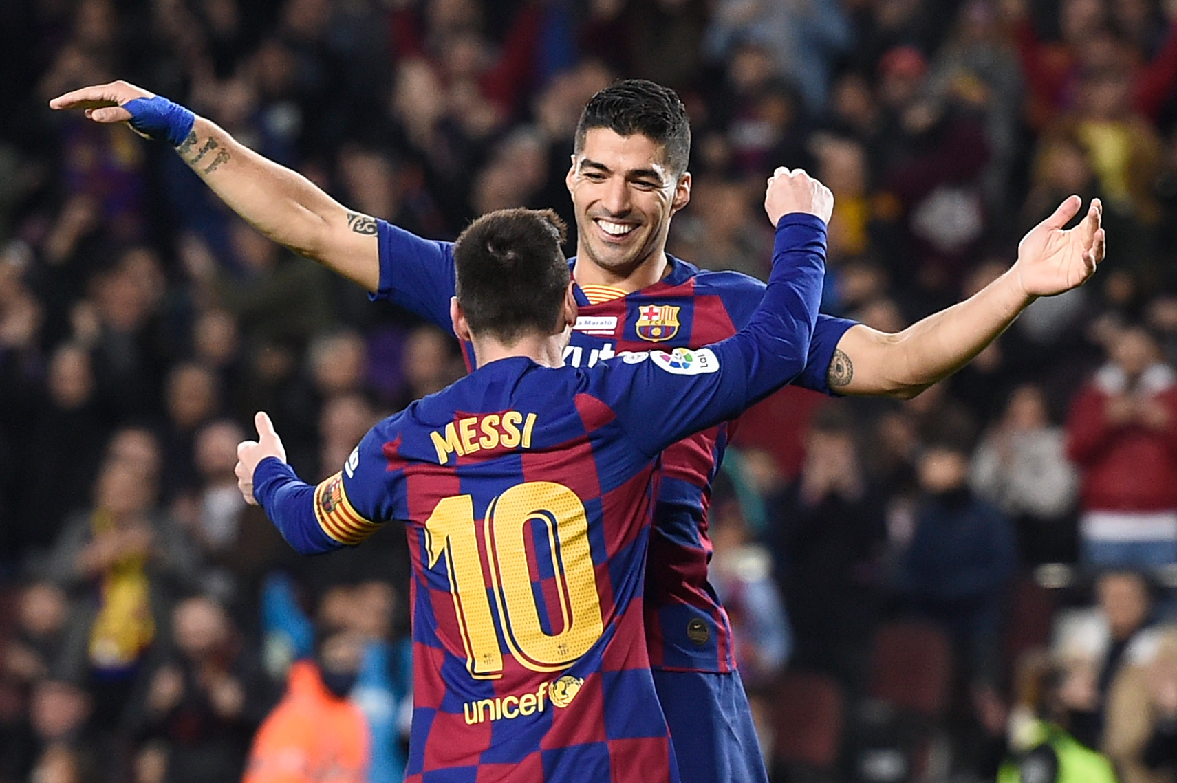   Messi: Barcelona tidak Seharusnya Membuang Suarez  