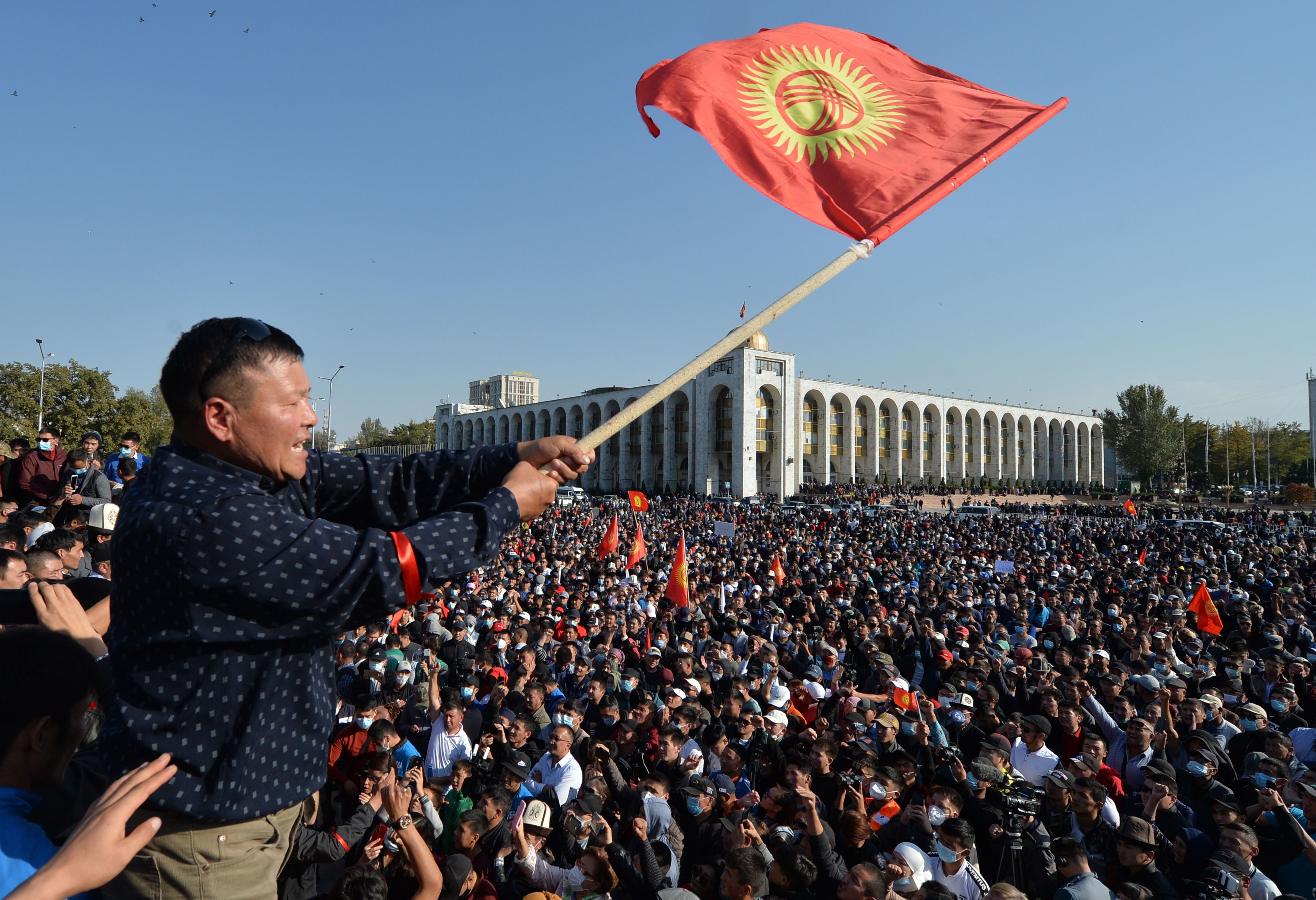   Perdana Menteri Kirgizstan Mundur Pasca-Kerusuhan Pemilu  