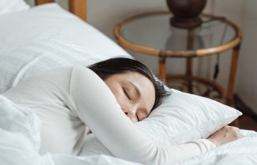Ini Penyebab Kualitas Tidur Menurun Seiring Bertambahnya Usia 