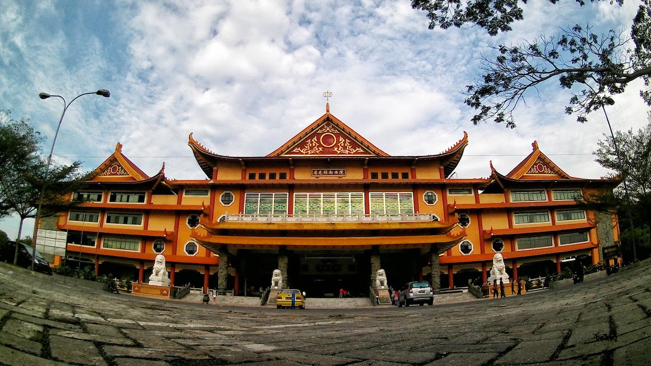 Maha Vihara Maitreya Cemara Asri, Medan