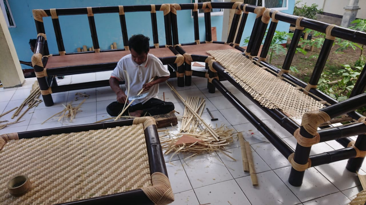  Kerajinan  Bambu  Menghidupi Penyandang Disabilitas