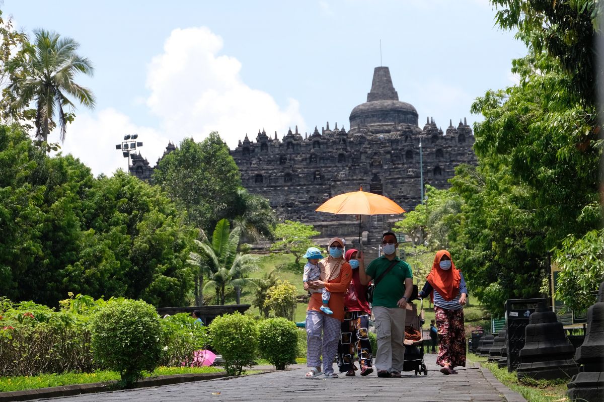 Kewajiban Pengunjung Candi Borobudur Didampingi Guide Dicabut