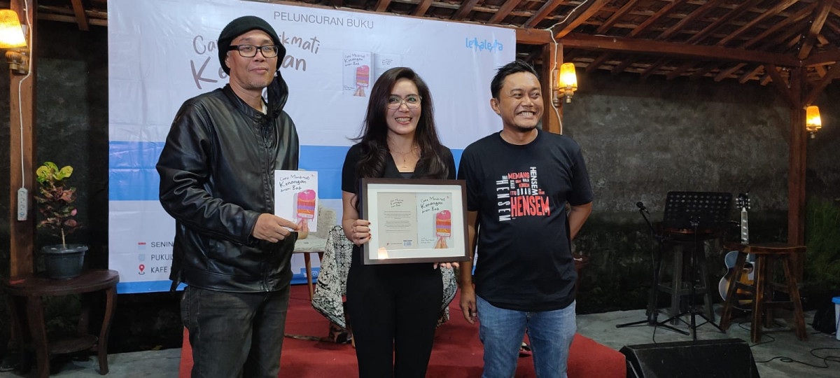Rieke Diah Pitaloka Luncurkan Buku Puisi Cara Menikmati Kenangan Dengan Baik 5475