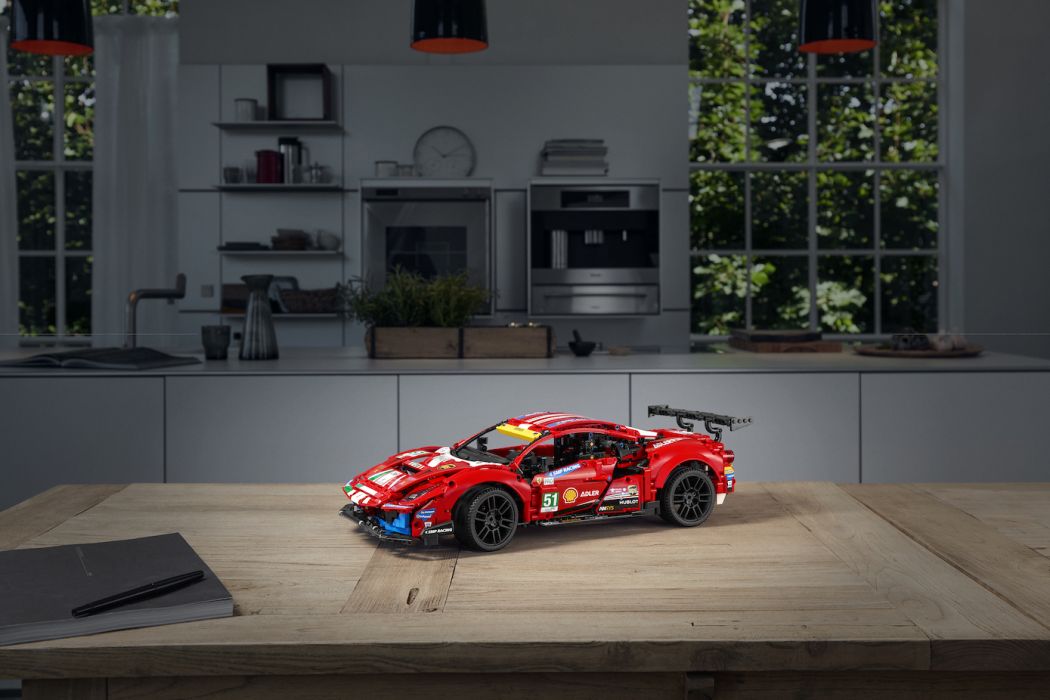 LEGO Technic Rilis Model Ferrari 488 GTE 'AF Corse #51'