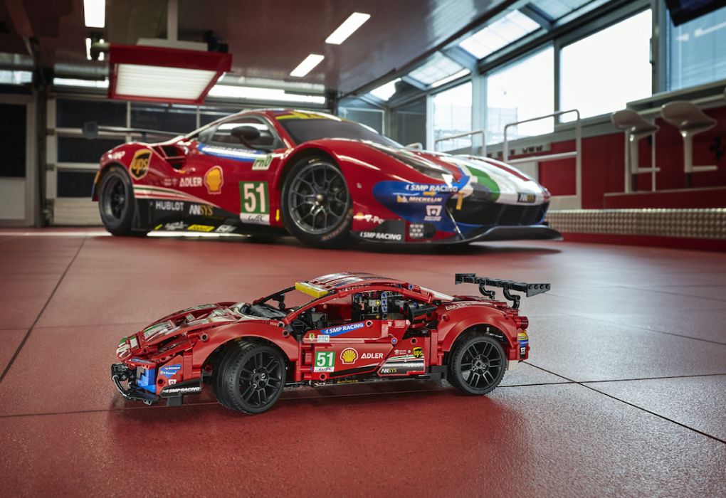 LEGO Technic Rilis Model Ferrari 488 GTE 'AF Corse #51'