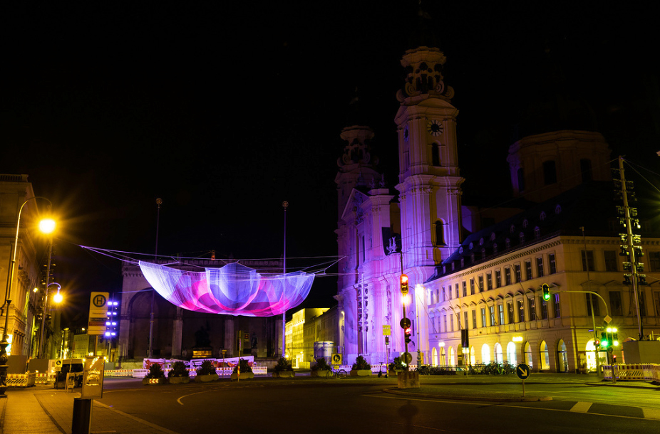 Mercedes-Benz Hadirkan Seni Instalasi di Odeonsplatz 