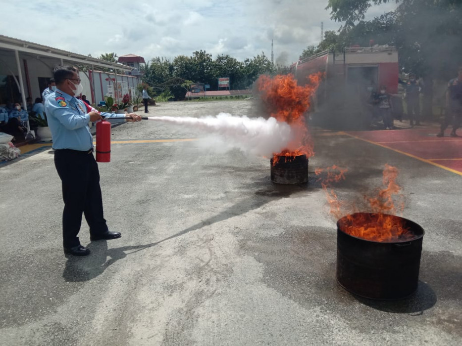 Antisipasi Kebakaran, Petugas Lapas Kelas IIA Pematangsiantar Dilatih Cegah dan Padamkan Api