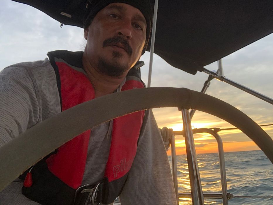 Aktor Bucek di atas Kapal Denok Bay dalam perjalanan dari Bangka-Jakarta.