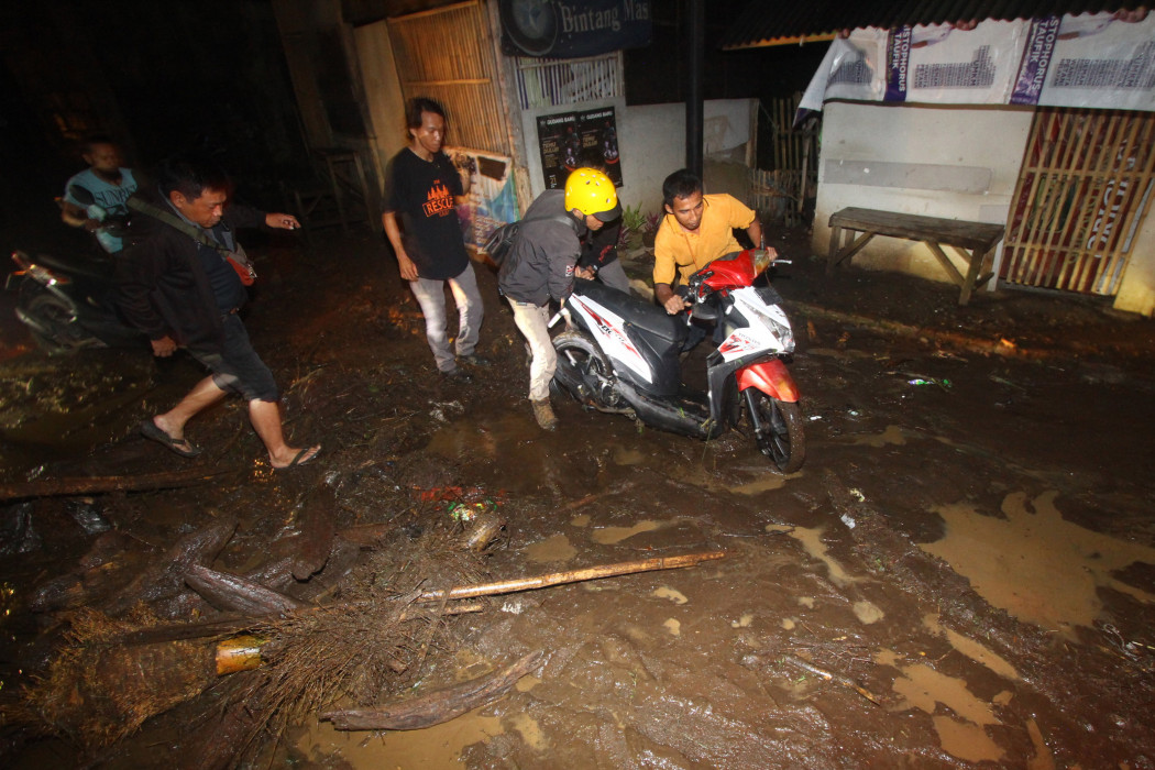 Ratusan Rumah Terendam Banjir Di Kota Malang Provinsi Jawa Timur