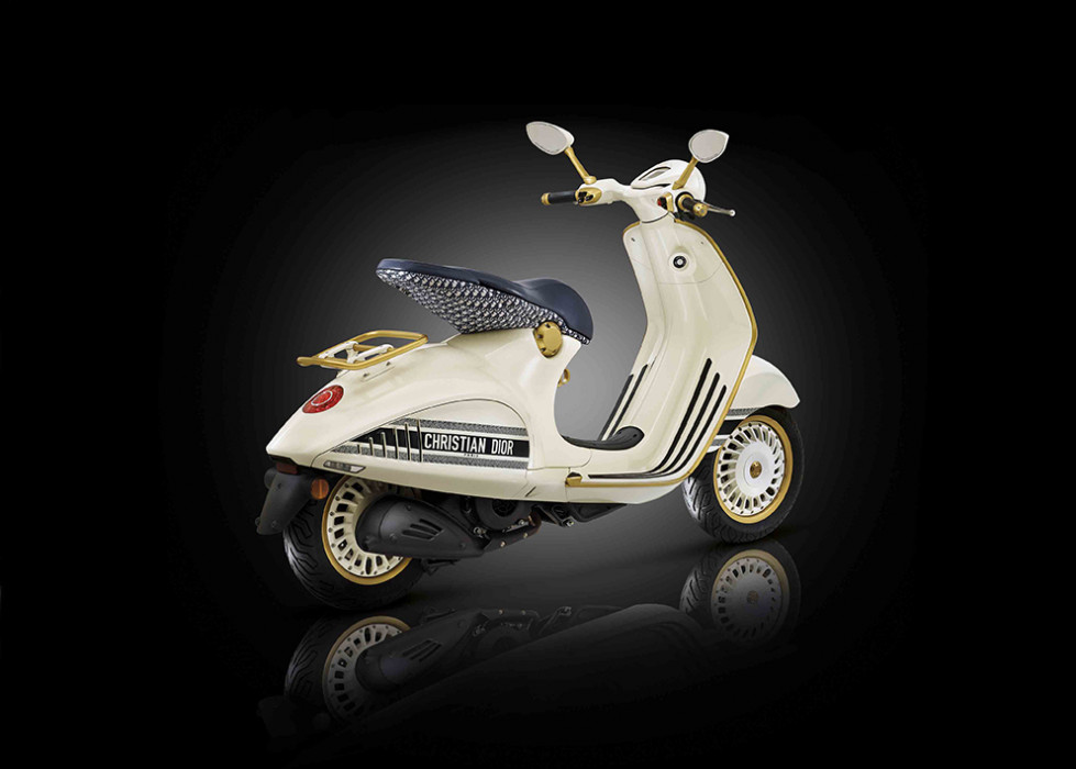 Vespa 946 Christian Dior Kolaborasi Teknik Italia dan Mode Prancis