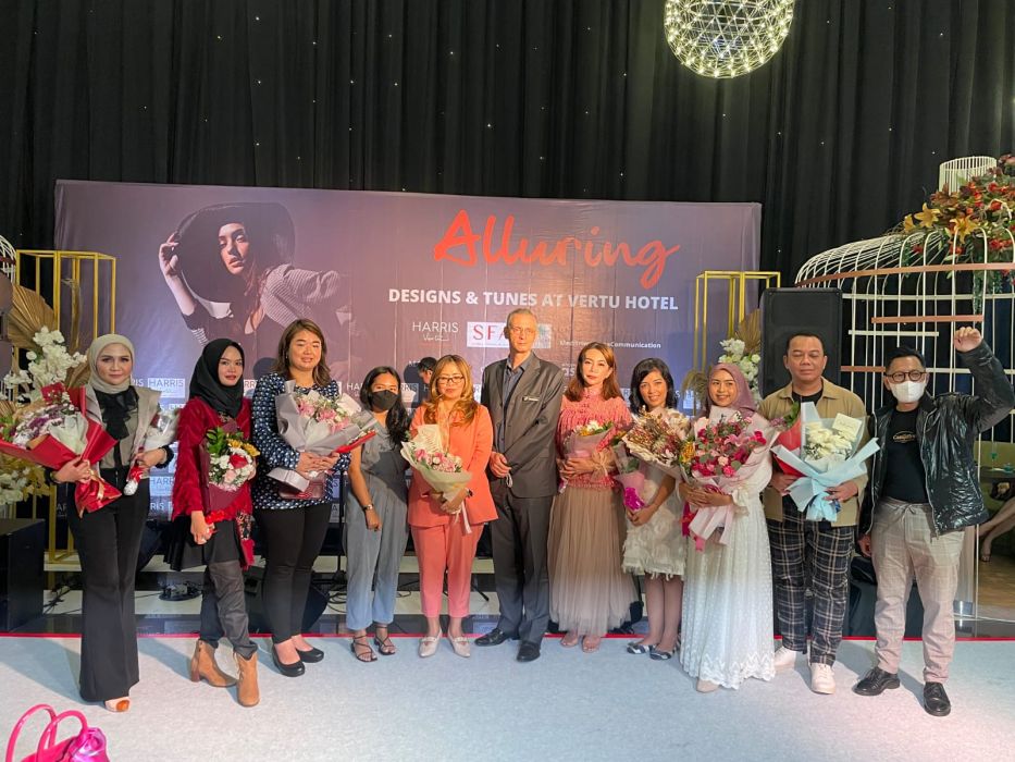 Sambut 5 Tahun Beroperasi, HARRIS Vertu & YELLO Hotel Harmoni Gelar Fashion Show dan Pertunjukan Musik