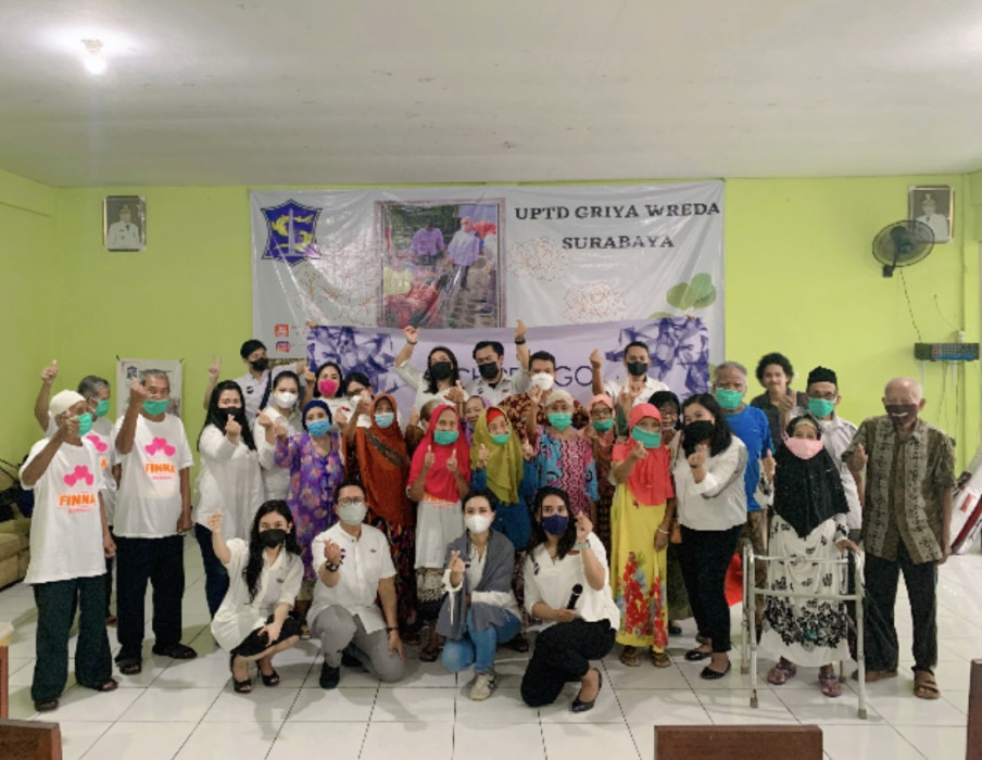 Jelang Idul Fitri, Staf dari 10 Hotel Archipelago International Kunjungi Panti Wredha Surabaya