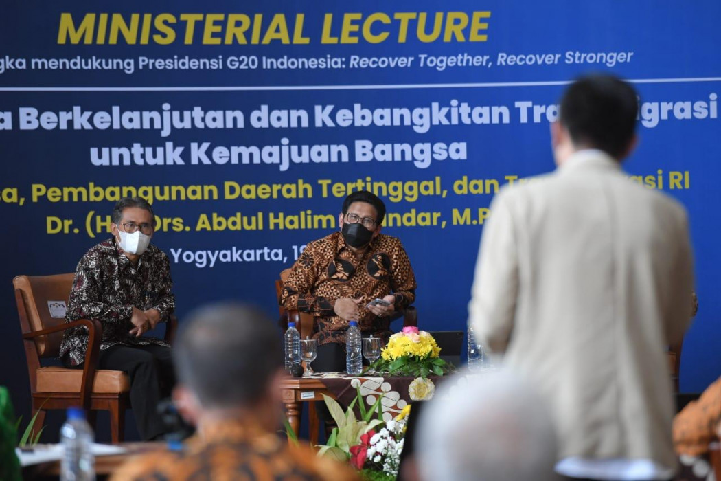Kuliah Umum di UGM, Gus Halim: Kebangkitan Indonesia Dimulai dari Desa
