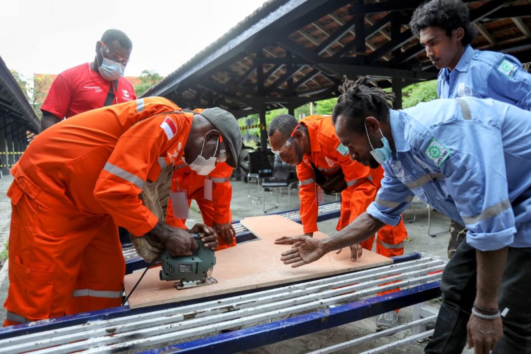Dorong Pemberdayaan Ekonomi, Pemuda Papua Ikuti Workshop Pembuatan Kapal Fiberglass