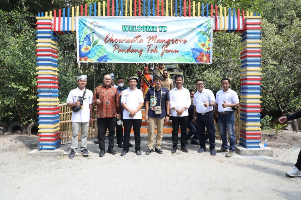 Bersama Menparekraf, Kepala BP Batam Kunjungi Desa Wisata Mangrove