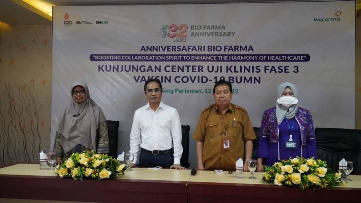 Uji kilnis fase 3 vaksin covid-19 BUMN, di RSUD Padang Pariaman, Sumbar, Selasa (13/7)