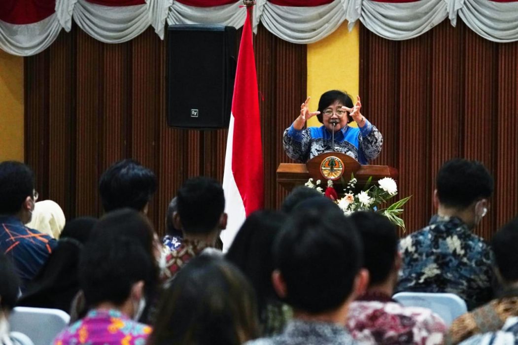 Menteri LKH Siti Nurabaya pada Grand Launching 2nd National Essay Competition Energi, Climate, and Sustainability 2023 – Kompetisi Nasional Penulisan Energi Baru, dengan Tema: Ambisi Anak Muda RI Menuju Net Zero Emission,  di Jakarta, Minggu (21/8).
