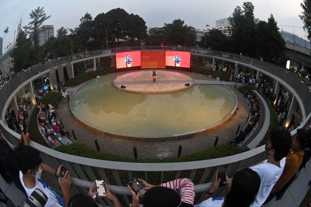  Gubernur DKI Jakarta Anies Baswedan menyampaikan sambutannya saat peresmian Taman Literasi Martha Christina Tiahahu di Blok M, Jakarta Selatan, Minggu (18/9/2022).