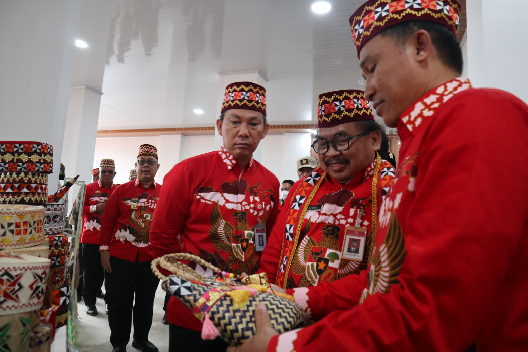 Wakil Kepala BPIP “Cicipi” Budaya Lampung Barat 