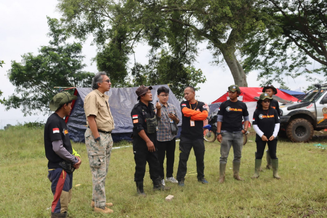 Peduli Cianjur, Pemprov Kep. Babel Serahkan Bantuan dan Kunjungi Korban