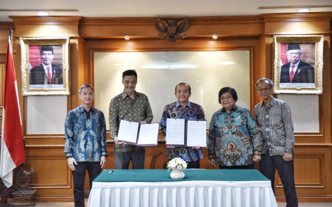 Acara penandatanganan MoU yang ditandatangani oleh Sekretaris Jenderal KLHK, Bambang Hendroyono dan CEO Temasek Foundation, Ng Boon Heong, Rabu (14/12).