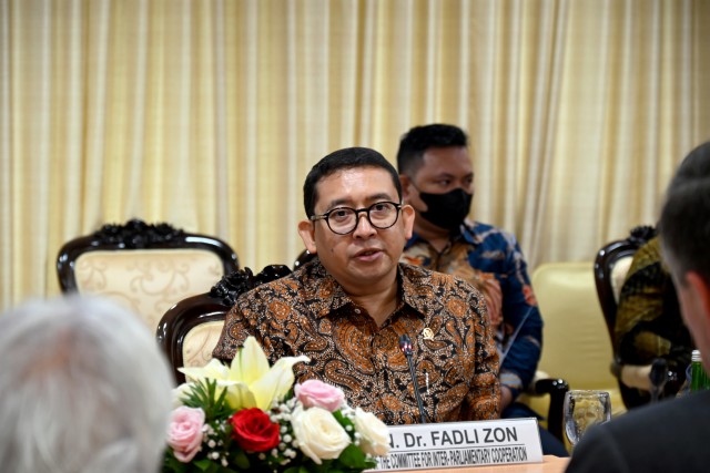 Ketua Badan Kerja Sama Antar Parlemen (BKSAP) DPR RI Fadli Zon menerima kunjungan Parlemen Uni Eropa di Gedung DPR RI, Senayan, Jakarta, Selasa (21/2).