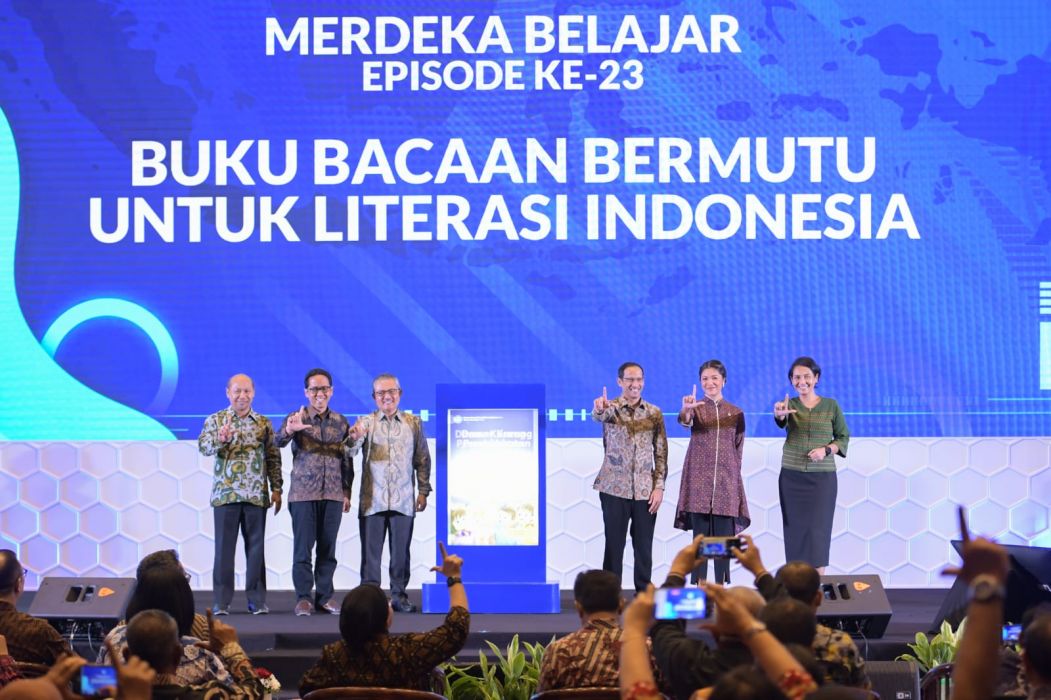  Mendikbudristek Nadiem Anwar Makariem dalam acara peluncuran Program Merdeka Belajar episode ke-23: “Buku Bacaan Bermutu untuk Literasi Indonesia” Senin (27/2) 
