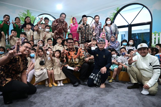 Wakil Ketua Komisi X DPR RI  Abdul Fikri Faqih saat memimpin Kunjungan Kerja Spesifik Komisi X ke Perpustakaan Daerah untuk melihat berbagai macam fasilitas yang dimiliki Perpusda, Kota Bogor, Kamis, (30/3). 