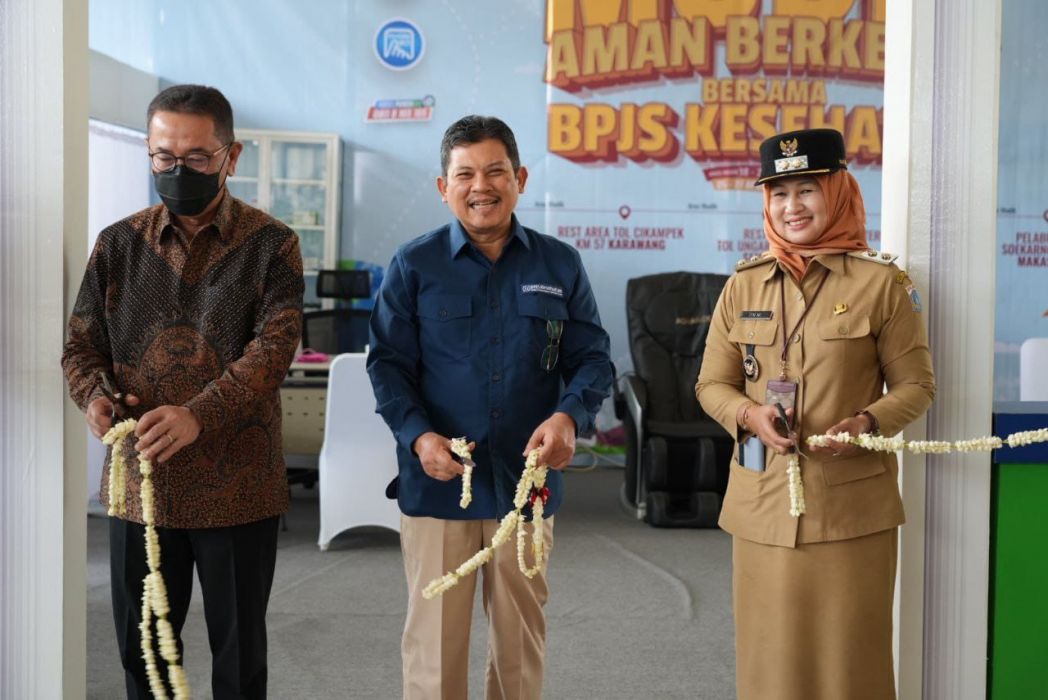 Direktur Utama BPJS Kesehatan, Ali Ghufron Mukti saat peresmian Posko Mudik BPJS Kesehatan di Terminal Bus Pulo Gebang, Jakarta Timur, Selasa (18/04). 