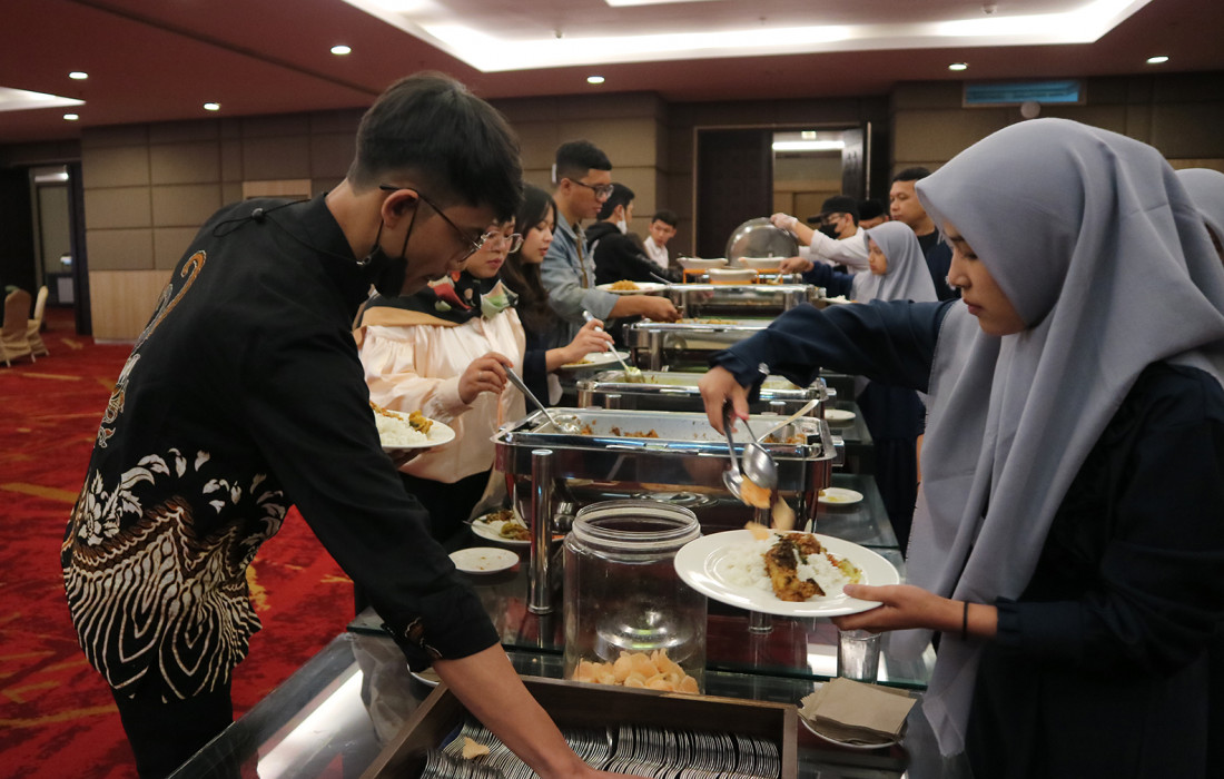 Grand Tjokro Premiere Bandung Gelar 'Ngabuburit Bareng Tjokro'