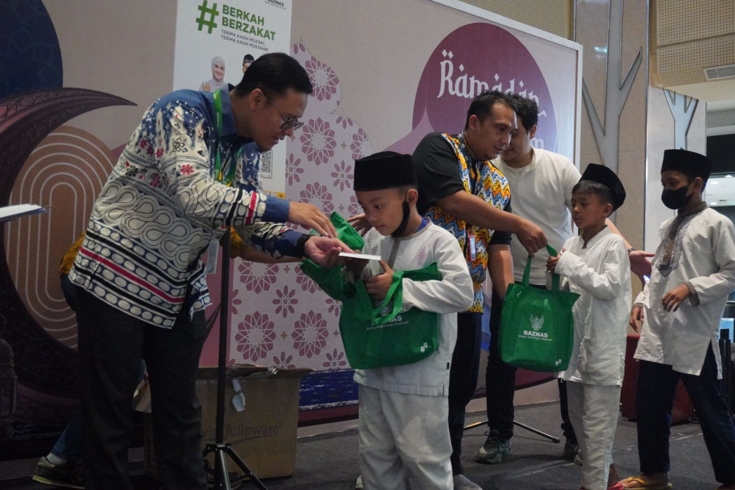 Baznas Berbagi Berkah Ramadan untuk Anak Yatim di Mall Kalibata City 