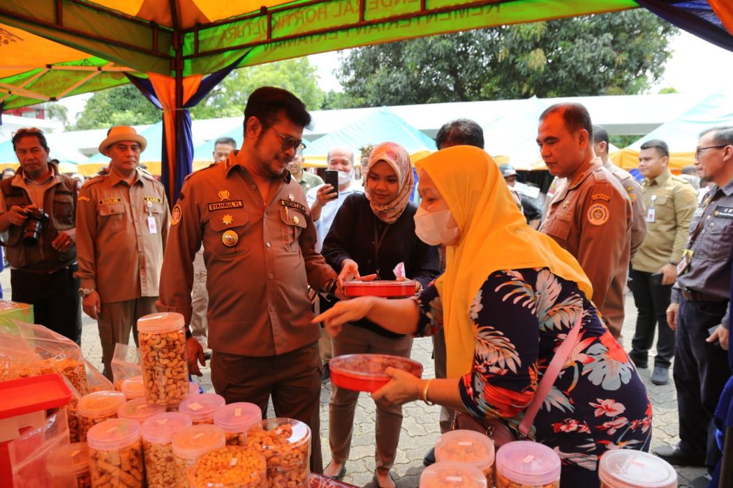 Mentan SYL Tinjau Bazaar Ramadan Kementan, Sediakan Bahan Pokok Murah
