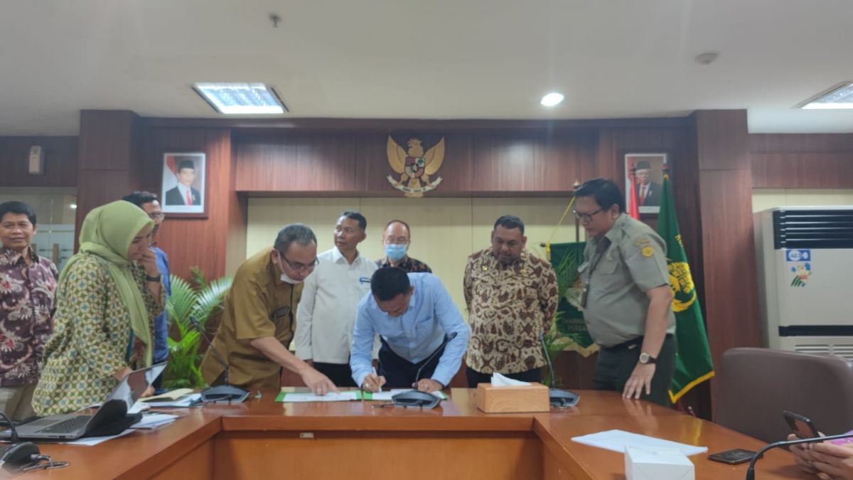 Acara penandatanganan pakta integritas dilakukan Ditjebun, BPDPKS, perusahaan besar negara dan swasta, GAPKI dan PT Sucofindo untuk melakukan akselerasi program PSR pada tahun 2023 di Jakarta, Senin (15/5/).