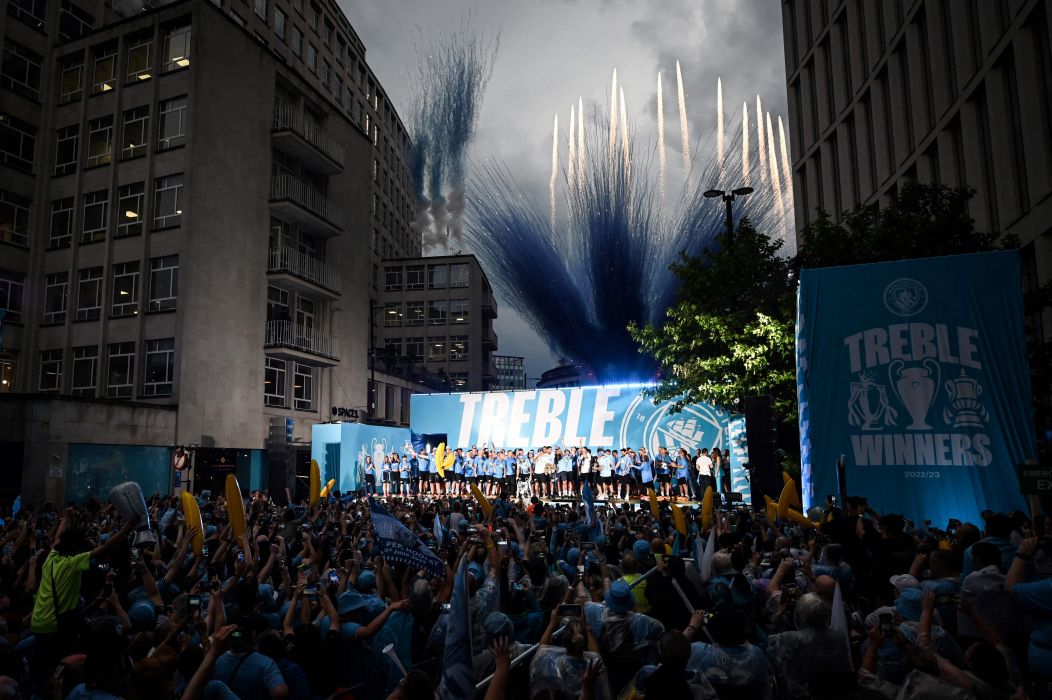 Hujan Deras  tidak Mampu Halangi Parade Kemenangan Manchester City