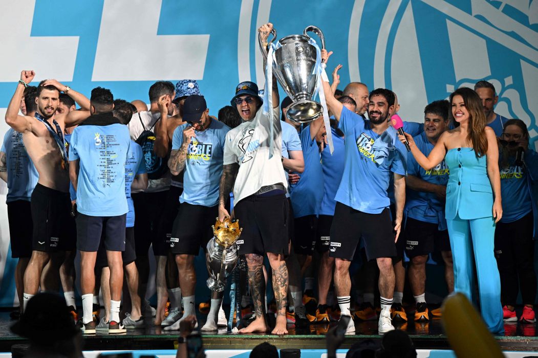 Hujan Deras  tidak Mampu Halangi Parade Kemenangan Manchester City