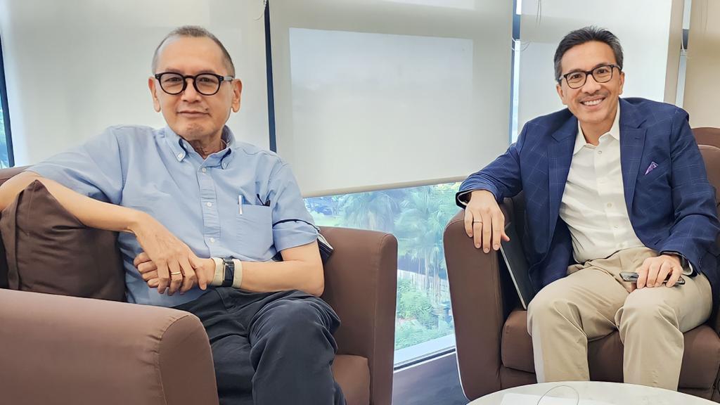 Dirut Superbank Tigor M. Siahaan (kanan) dan Visiting Fellow ISEAS Yusof Ishak Institute, Manggi Habir, dalam webinar berjudul 'Digital Trends Altering Indonesia's Banking Landscape'.