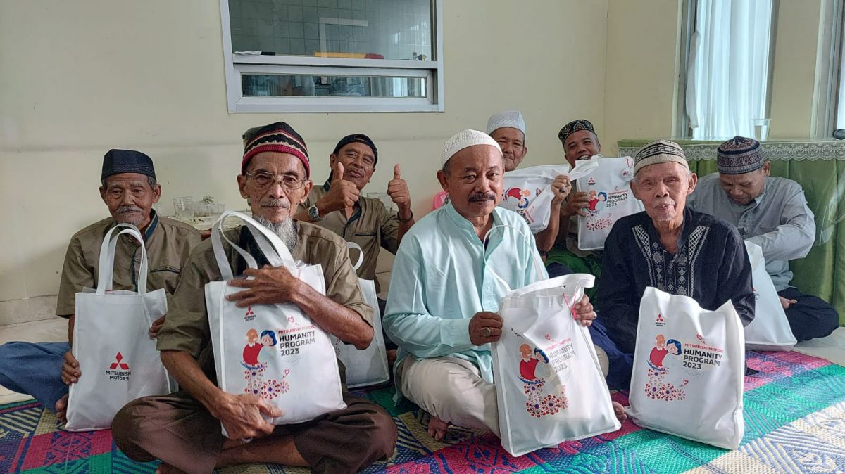 Mitsubishi Berbagi Kasih di Momen Idul Adha Bersama Para Lansia
