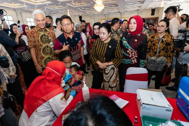 Ketua DPR RI Puan Maharani saat menghadiri acara Pencanangan Inactivated Poliovirus Vaccine Dosis Kedua (IPV2) di Klaten, Jawa Tengah, Rabu (21/6),