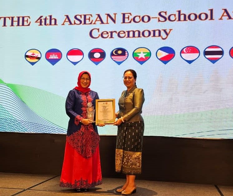 Sisihkan 980 Sekolah se-Indonesia, SMPN 2 Kota Cilegon Raih ASEAN Eco-School