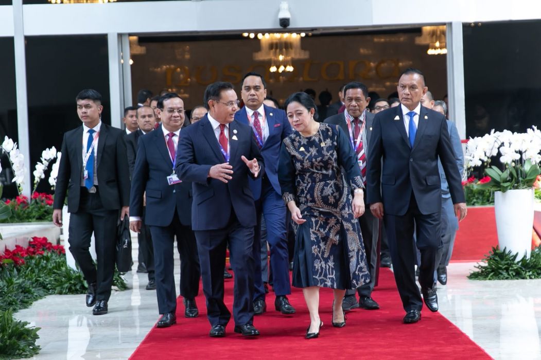 Ketua DPR RI Puan Maharani menyambut kunjungan President of National Assembly of Laos, Xaysomphone Phomvihane bersama delegasi Parlemen Laos di Gedung Nusantara, Kompleks Parlemen, Senayan, Jakarta, Rabu (9/8).