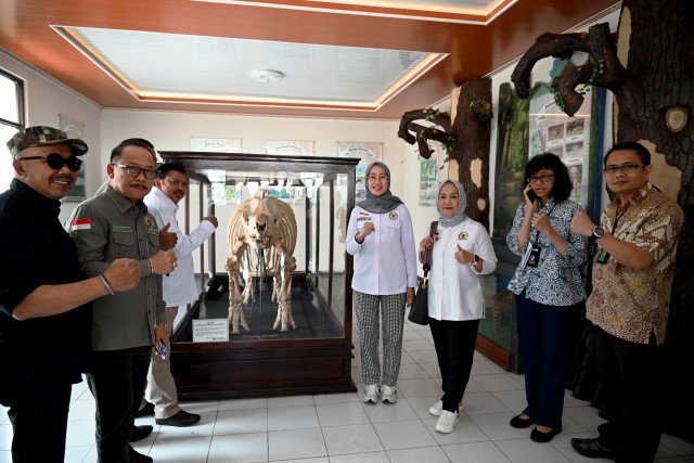 Wakil Ketua Komisi IV DPR RI Anggia Erma Rini saat memimpin Tim Kunjungan Kerja Spesifik Komisi IV DPR RI ke Balai Taman Nasional Ujung Kulon Serang, Banten, Jumat (15/9).