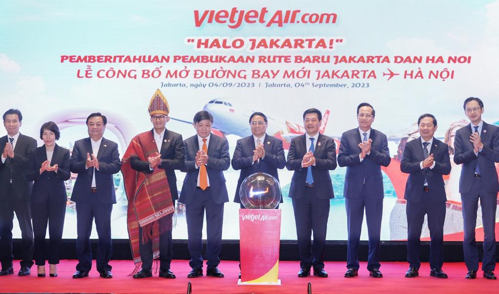 Para pemimpin tingkat tinggi Vietnam, Indonesia dan Vietjet menghadiri acara pemberitahuan pembukaan rute langsung baru Vietjet yang menghubungkan Hanoi dan Jakarta, Senin (4/9/2023).