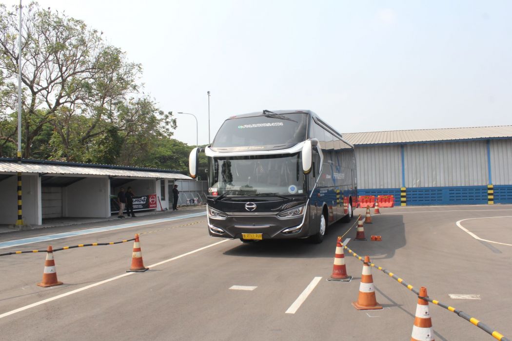 Hino dan Korlantas Gelar Kontes Instruktur Pengemudi