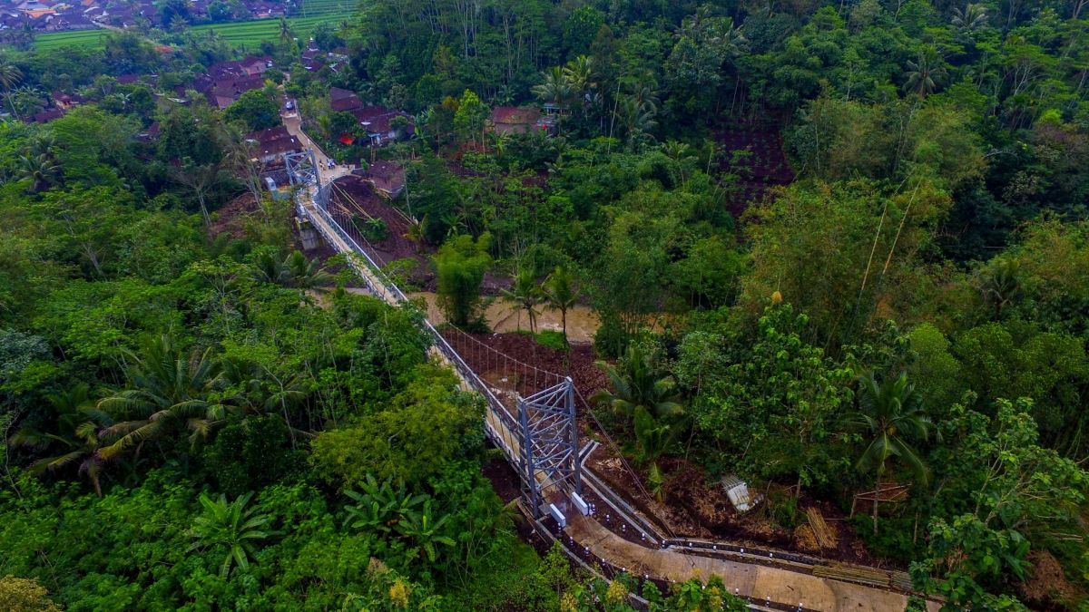 Permudah Konektivitas Antar-Desa, Kementerian PUPR Bangun 558 Jembatan Gantung 