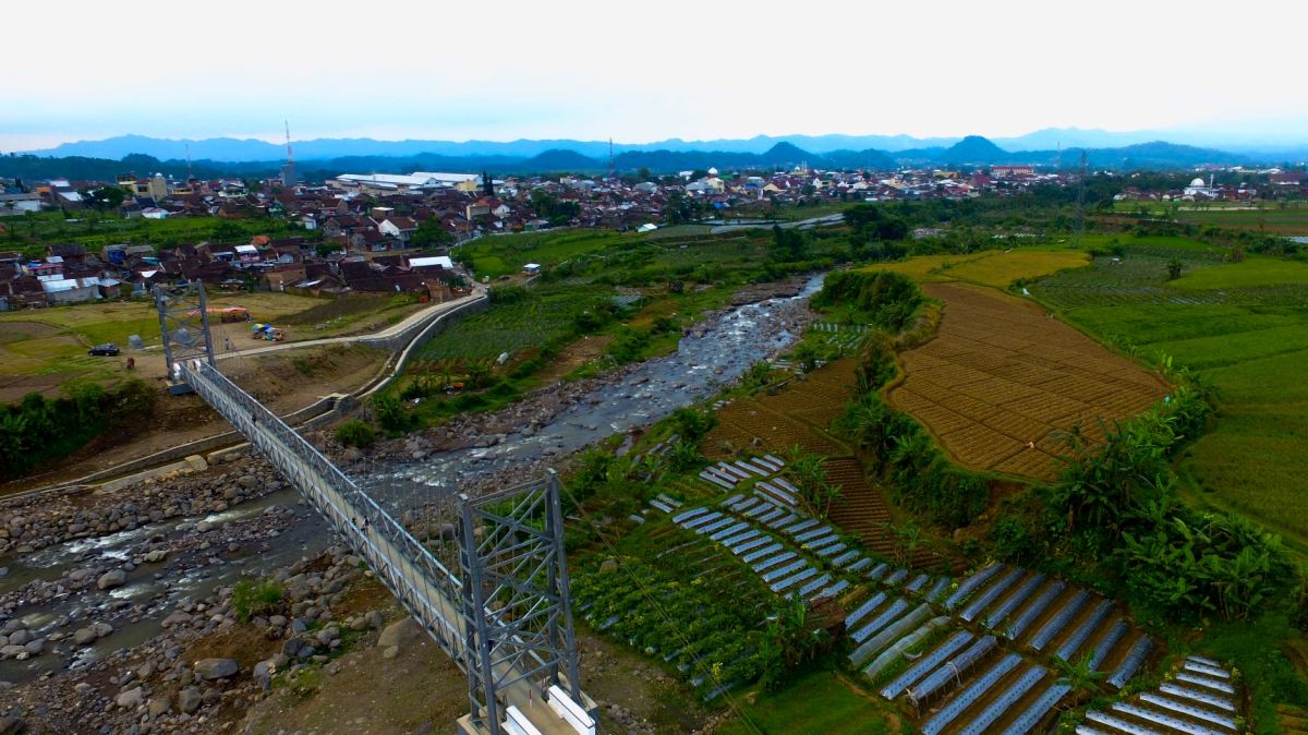 Permudah Konektivitas Antar-Desa, Kementerian PUPR Bangun 558 Jembatan Gantung 